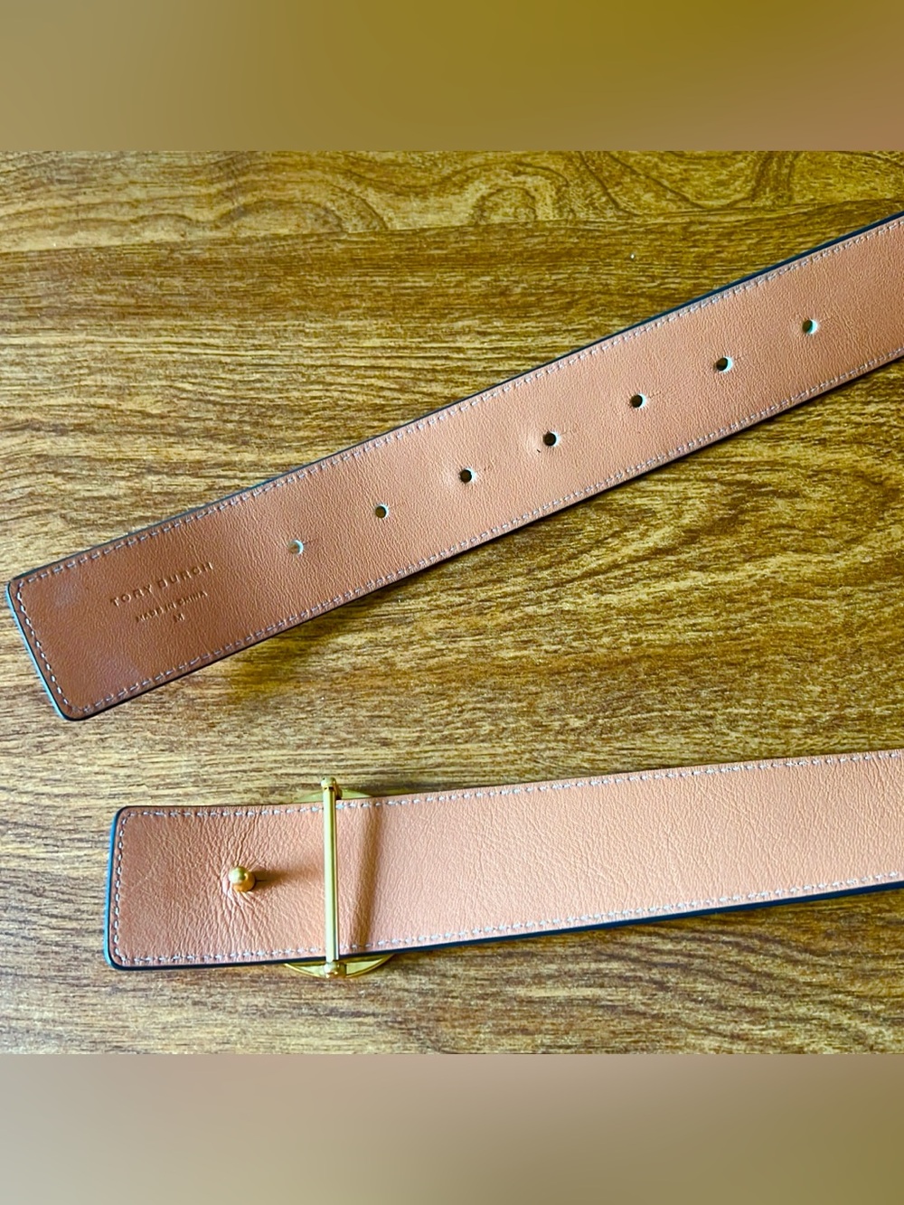 Tory Burch Women’s Cream Leather Reversible Vachetta GoldTone Logo Belt Size M - Picture 7 of 12